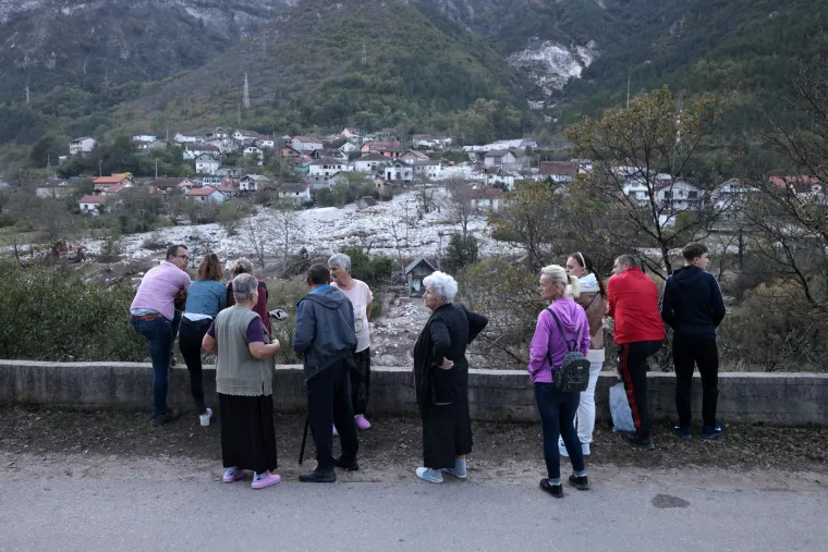 Pogled iz zraka na katastrofu izaziva jezu: Iz ovog kamenoloma krenula je lavina