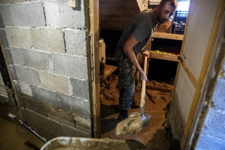 Pogled iz zraka na katastrofu izaziva jezu: Iz ovog kamenoloma krenula je lavina