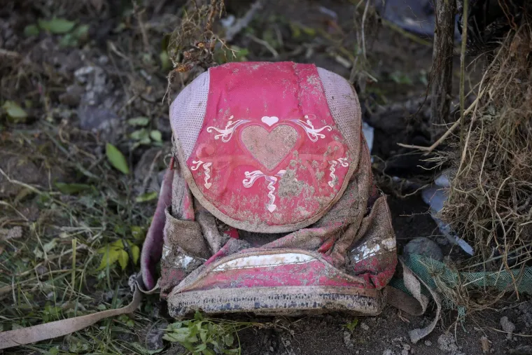 Pogled iz zraka na katastrofu izaziva jezu: Iz ovog kamenoloma krenula je lavina