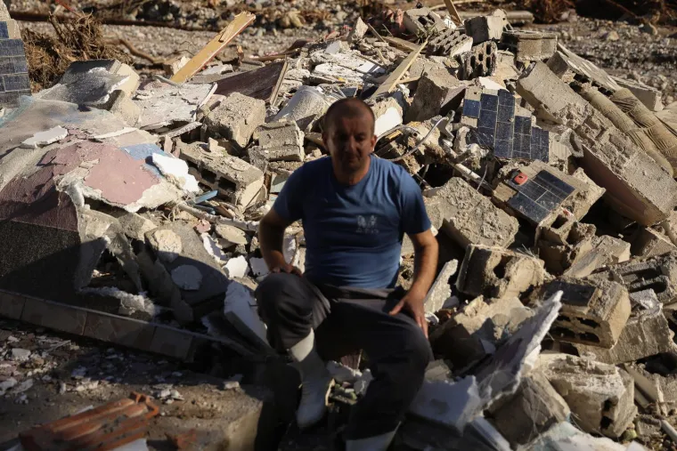 Pogled iz zraka na katastrofu izaziva jezu: Iz ovog kamenoloma krenula je lavina