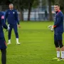 Izbornik Zlatko Dalić imao je na raspolaganju 19 od 26 igrača. Dio igrača je radio odvojeno u teretani (Gvardiol, Erlić, Ćaleta-Car), Perišić i Šutalo nisu trenirali zbog liječničkog pregleda, Kovačić je izostao zbog privatnih razloga, dok je Pongračić otpao zbog ozljede.