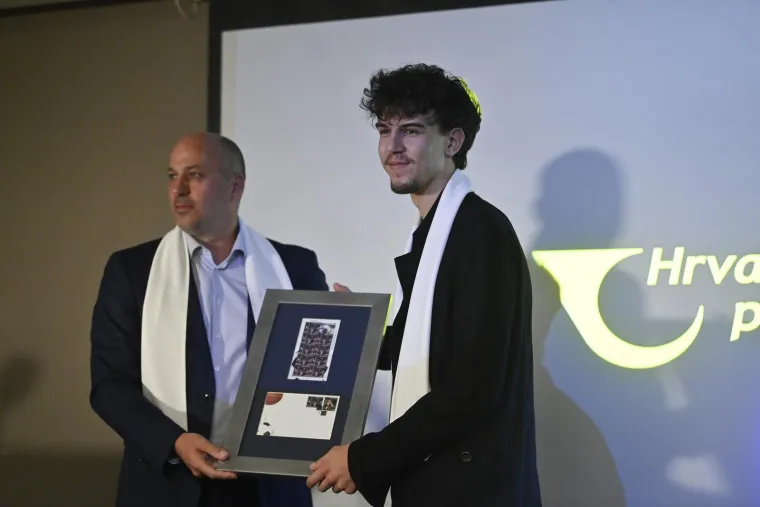 Predstavnik Ćirine obitelji bio je njegov unuk Miroslav Damjan Blažević