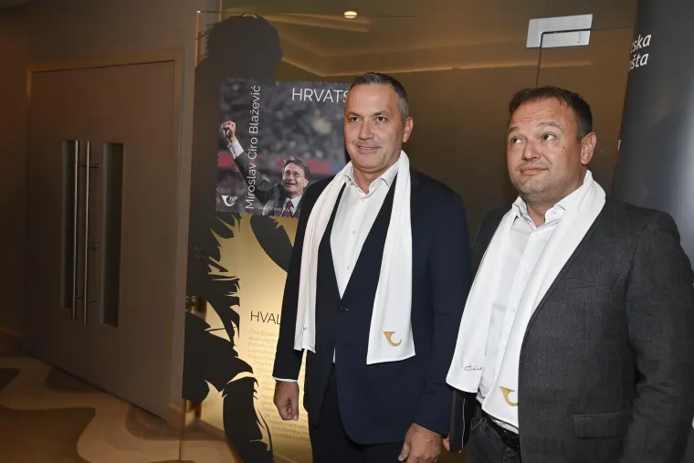 Ćiro je za vrijeme svoje 46-godišnje trenerske karijere osvojio brojne trofeje, a najveći uspjeh je postigao 1998. godine kada je vodio Hrvatsku do brončane medalje na Svjetskom prvenstvu.
