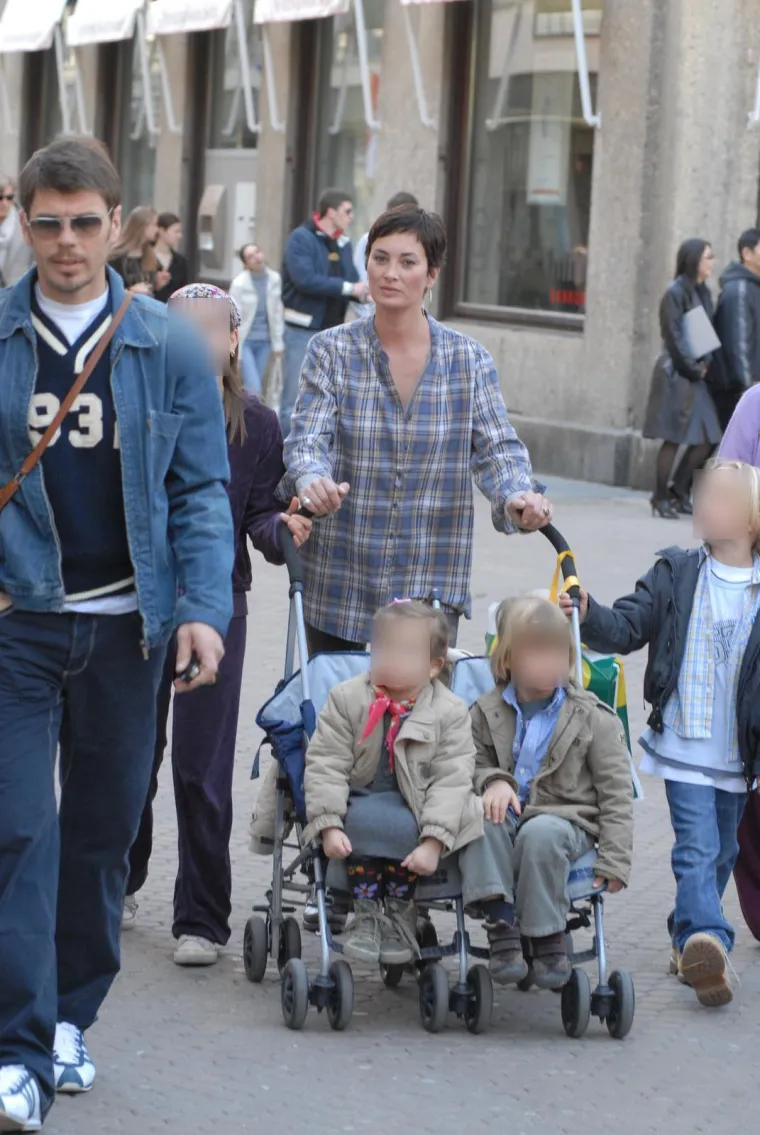 Dok je Zvonimir gradio blistavu karijeru u dresu Milana i hrvatske reprezentacije, Leonarda se povukla iz javnosti i posvetila obitelji. Zajedno su odgojili petero djece, od kojih su četvero posvojili. 