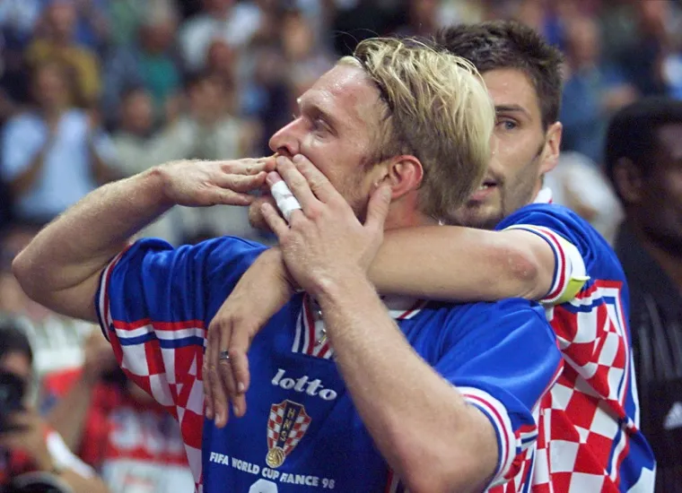 Prosinečki i Boban slave gol Hrvatske protiv Nizozemske na SP-u 1998. za vodstvo 1-0, u utakmici za 3. mjesto. 