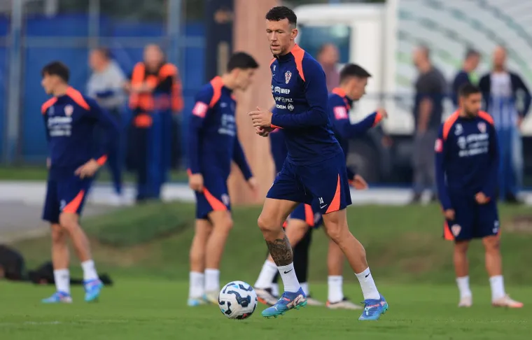 Hrvatska se nakon dva kola nalazi na drugom mjestu skupine 1 s tri boda, koliko ima i Poljska. Na vrhu je Portugal sa &scaron;est bodova, a na začelju &Scaron;kotska bez bodova.