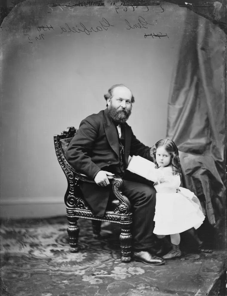 20. James A. Garfield bio je predsjednik koji je također ubijen. Njegov mandat trajao je ne&scaron;to vi&scaron;e od &scaron;est mjeseci. Od 4. ožujka 1881. godine do 19. rujna 1881. godine. 
