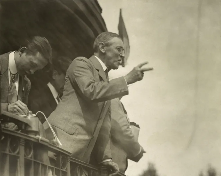 28. Taman prije Prvog svjetskog rata, predsjednikom je postao demokrat Woodrow Wilson. Na dužnosti je bio dva mandata, od 4. ožujka 1913. do 4. ožujka 1921. godine.
