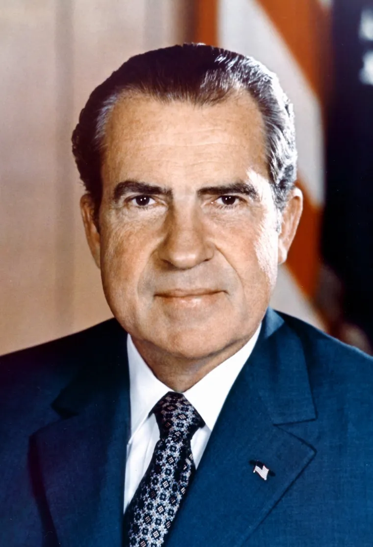 37. Richard Nixon iz Republikanske stranke je prvi i dosad jedini predsjednik koji je sam odstupio s dužnosti. Mandat mu je trajao od 20. siječnja 1969. do 9. kolovoza 1964. godine. 