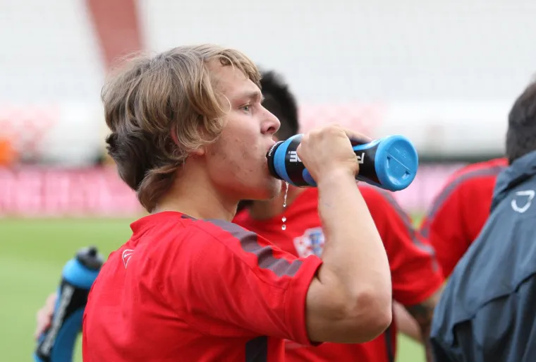 Skupio je svega 10 nastupa za Vatrene. 