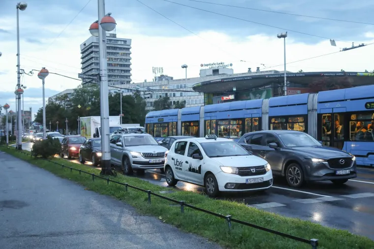 Uz pobješnjelu stanogradnju razlog prometnog kaosa su i radovi koji probijaju rokove.