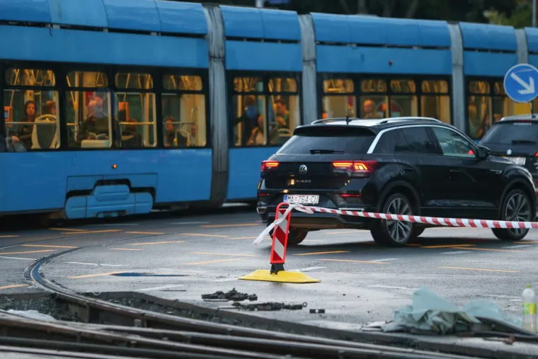 Iako je većina radova na zagrebačkim prometnicama trebala završiti s krajem ljeta i godišnjih odmora, ceste su i dalje raskopane.