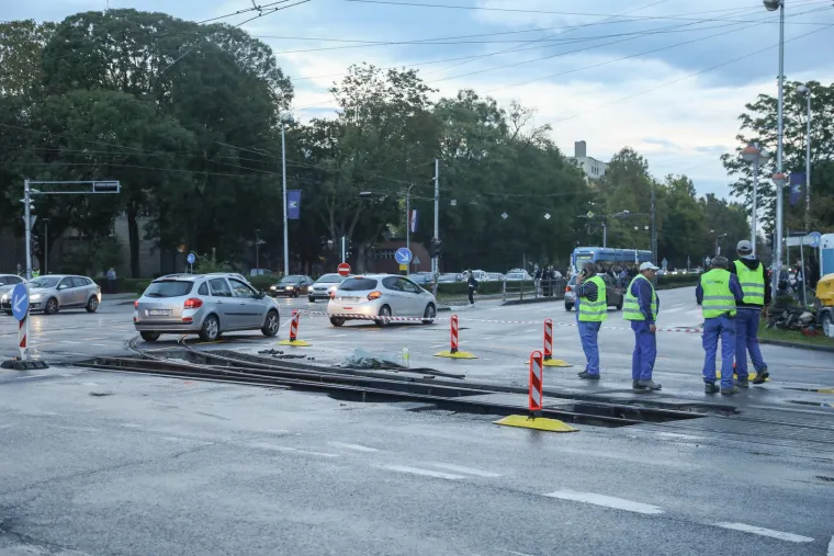 Prometni stručnjak smatra da u zagreb svake godine stiže sve više i više auti, a prometna infrastruktura se ne mijenja niti prilagođava kao ni javni prijevoz koji je isti 50 godina. 
 