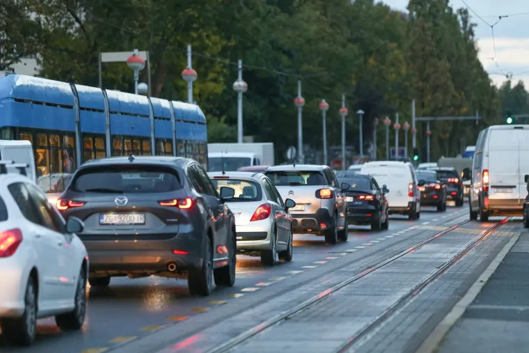 Ovako izgleda vožnja iz pakla. Potpuni je prometni kolaps u Zagrebu: Od gužve ne možeš mrdnuti
