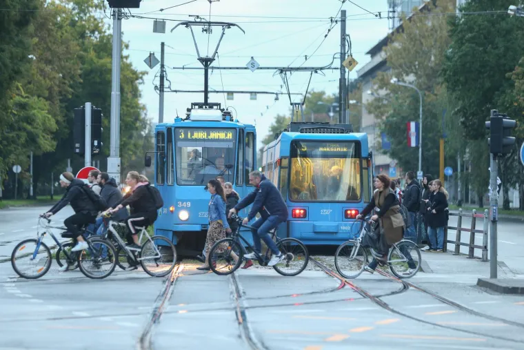 Ovako izgleda vožnja iz pakla. Potpuni je prometni kolaps u Zagrebu: Od gužve ne može&scaron; mrdnuti