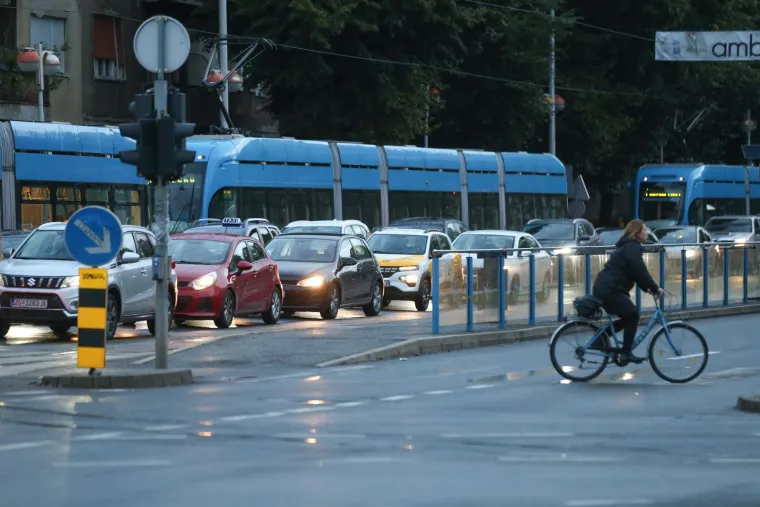 Ovako izgleda vožnja iz pakla. Potpuni je prometni kolaps u Zagrebu: Od gužve ne može&scaron; mrdnuti
