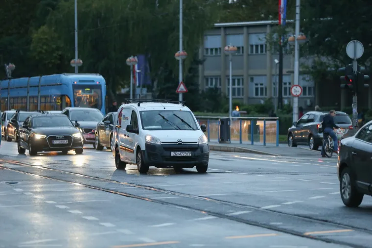 Ovako izgleda vožnja iz pakla. Potpuni je prometni kolaps u Zagrebu: Od gužve ne može&scaron; mrdnuti