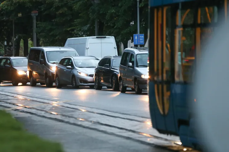 Ovako izgleda vožnja iz pakla. Potpuni je prometni kolaps u Zagrebu: Od gužve ne može&scaron; mrdnuti