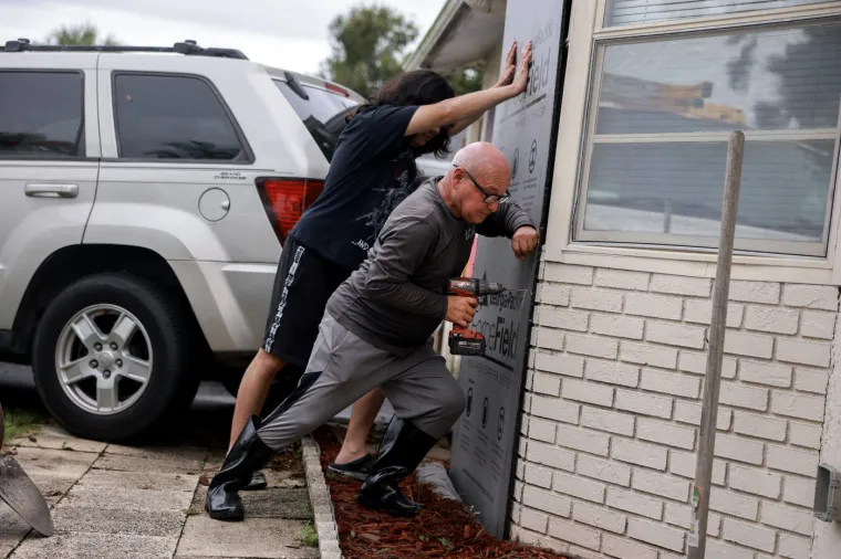 Zakucavaju prozore, prazne trgovine, premje&scaron;taju zatvorenike: Florida se priprema za najgoru oluju u 100 godina