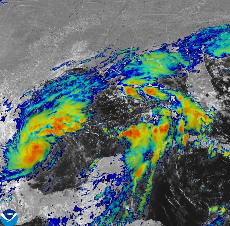 Zakucavaju prozore, prazne trgovine, premje&scaron;taju zatvorenike: Florida se priprema za najgoru oluju u 100 godina