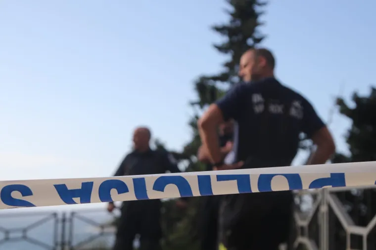 Policija, vojska, psi, postavljene trake. Uklonjeni čak i kontejneri. Dubrovnik je spreman za Zelenskog
