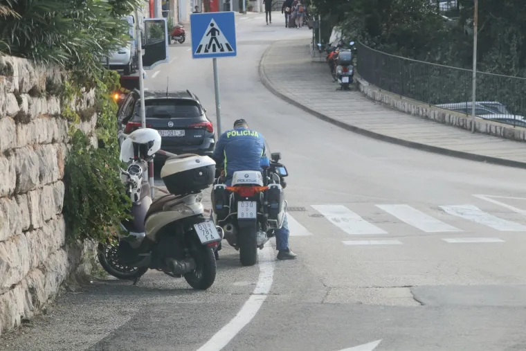 Policija, vojska, psi, postavljene trake. Uklonjeni čak i kontejneri. Dubrovnik je spreman za Zelenskog