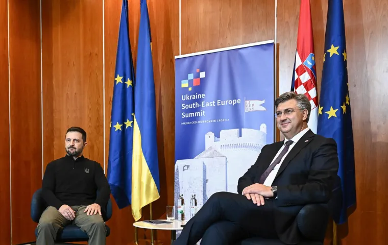 Ovo su prve fotografije Zelenskog i Plenkovića u Dubrovniku. Rukovanje, slikanje pa sastanak