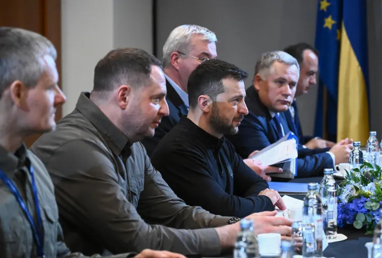 Ovo su prve fotografije Zelenskog i Plenkovića u Dubrovniku. Rukovanje, slikanje pa sastanak