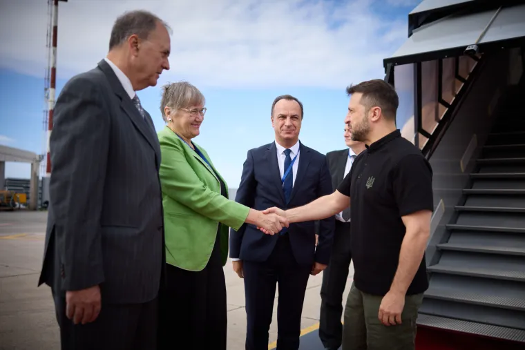 Ovo su prve fotografije Zelenskog i Plenkovića u Dubrovniku. Rukovanje, slikanje pa sastanak