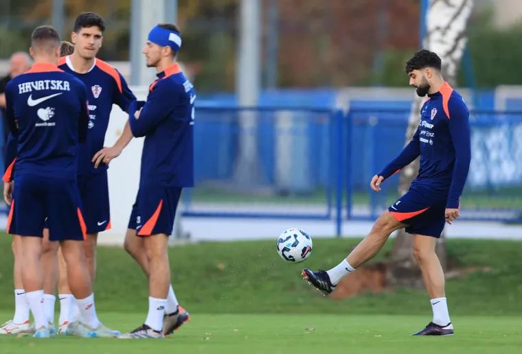 Sučić je ranije objasnio da ga povez ne smeta i da se osjeća dobro.