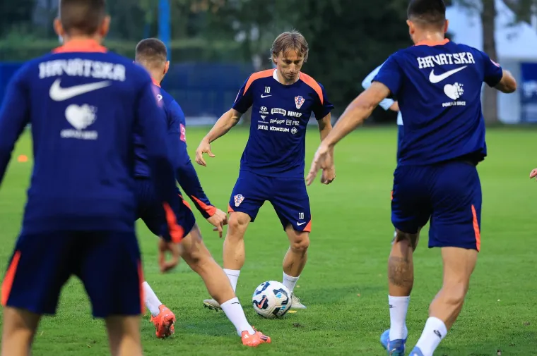 Jedan Vatreni pojavio se na treningu sa zavojem na glavi, zna se zbog čega