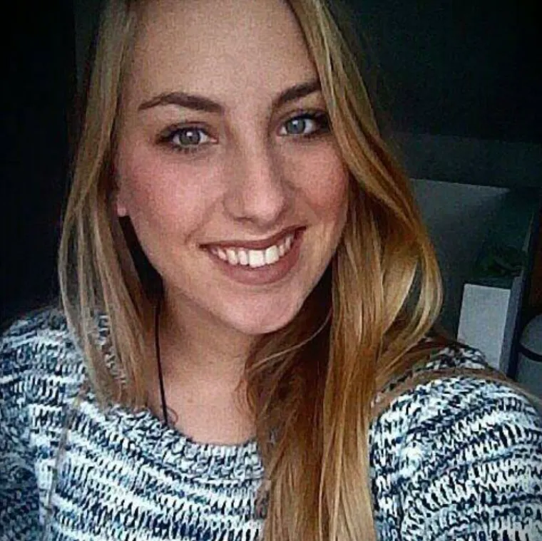 Nosila je aparatić, a sad osvaja osmijehom: Ovako je Tamara izgledala kao tinejdžerica