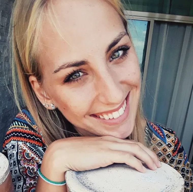 Nosila je aparatić, a sad osvaja osmijehom: Ovako je Tamara izgledala kao tinejdžerica