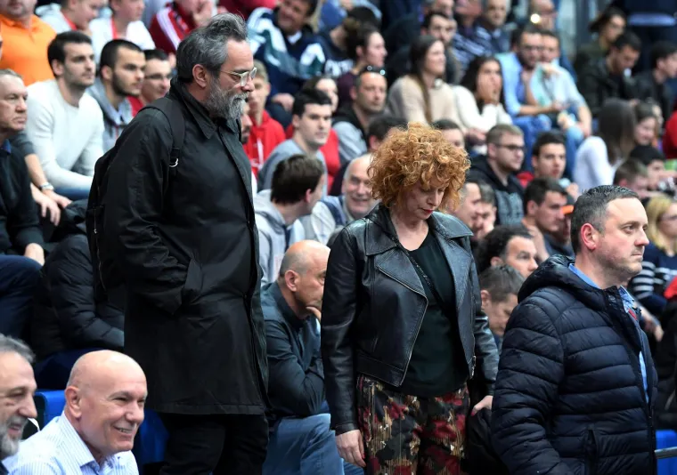 
Njihova ljubavna veza postala je javno poznata 2019. godine, no par je profesionalno surađivao i prije toga. Filip je skladao glazbu za Ninin redateljski prvijenac &quot;Baci se na pod&quot;, što je dodatno produbilo njihov odnos.