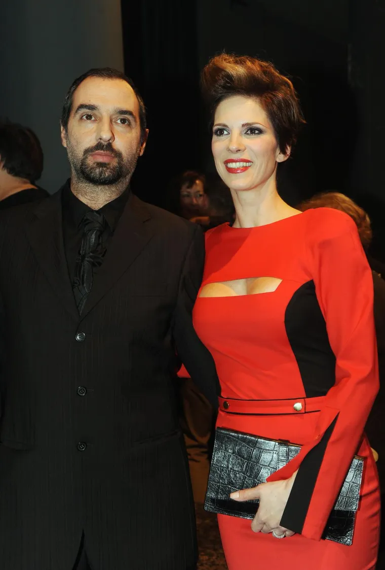 Bojana i Enes Vejzović upoznali su se 2003. godine tijekom rada na Gavellinoj predstavi &quot;Popcorn&quot;. 