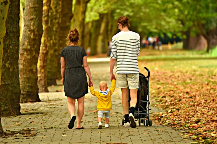 20. Prestani bii tako zahtjevan/na i sebičan/na: ''Ovo je bolno jer dijete nauči poricati svoje potrebe i samog sebe. Većina ljudi izgubi se u djetinjstvu i provede ostatak života pokušavajući to pronaći'', kaže Reedy. ''Ono što se ovdje stvarno događa je da su kapaciteti roditelja ograničeni i oni traže od djeteta da bude manje zahtjevno kako bi se uklopilo u njihove potrebe.''