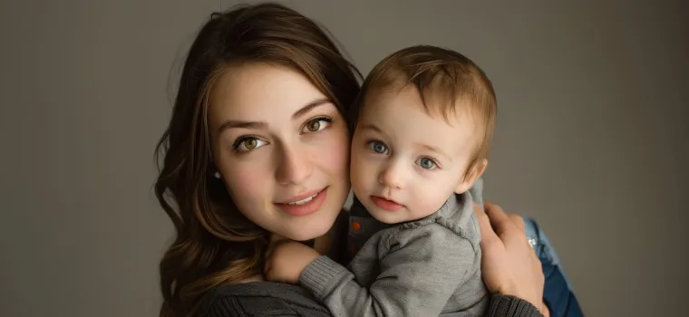 24. Živiš pod mojim krovom i slijedit ćeš moja pravila: Prijetnja izbacivanjem djeteta iz kuće je užasna ideja na mnogo razina, kaže Poncher. ''To će ili prestrašiti vaše dijete i emocionalno ga uznemiriti, ili će vaše dijete reći 'Dobro!' i u jednom trenutku prihvatiti ideju odlaska. Kada kažu takve stvari, roditelji se u biti odriču svoje odgovornosti. I prema mom iskustvu, ova izjava je često prazna prijetnja koju roditelji rijetko žele slijediti, – pa zašto tako nešto uopće reći''