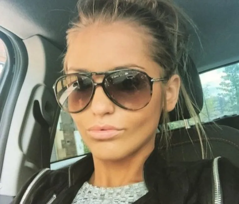 Nakon &scaron;to mu nije uspjela ući u trag, zamolila je vlasnika kuće u Glyfadi da provjeri posjed. Beka, koji je ovog ljeta iz Sheffield Uniteda do&scaron;ao u atenski Panathinaikos, prona&scaron;ao je u bazenu njegov stanodavac koji je preskočio ogradu kako bi u&scaron;ao u kuću. Grčki reprezentativac, koji je rođen u Buckinghamu, ali je igrao za Grčku zbog podrijetla, pronađen je u kupaćim hlačama i iz vode su ga izvukle hitne službe.