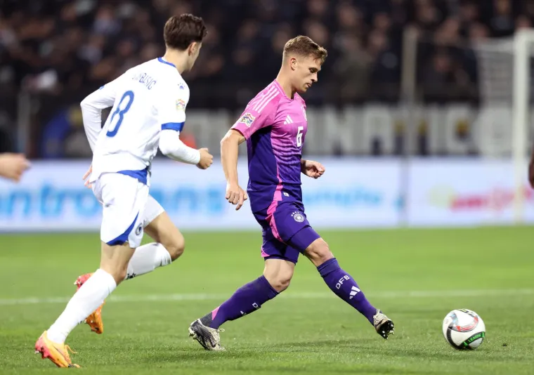 Tko se to pojavio u Zenici: Prije utakmice Bosne i Hercegovine na travnjaku osvanula legenda