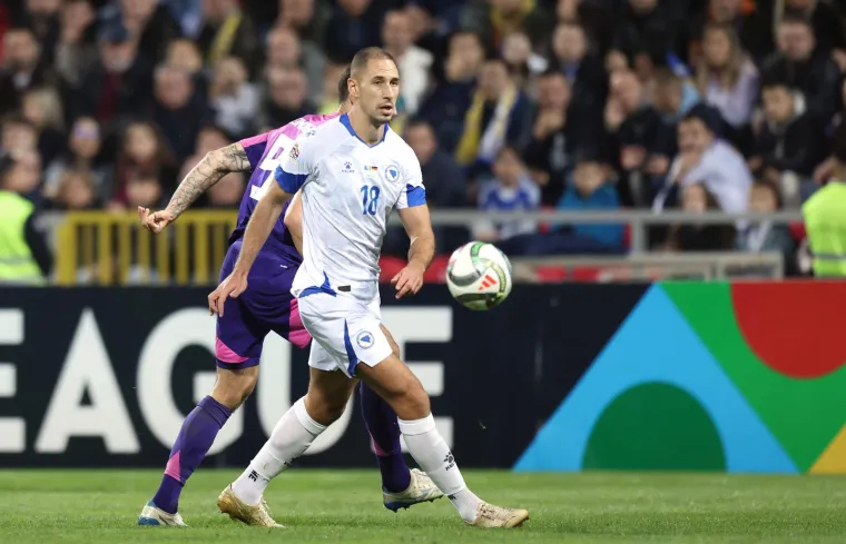 Tko se to pojavio u Zenici: Prije utakmice Bosne i Hercegovine na travnjaku osvanula legenda