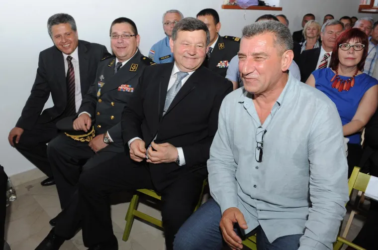 Tijekom operacije Maslenica u siječnju 1993. godine, njegov glavni zadatak bio je zauzeti Zemunik i Škabrnju te osigurati bokove 4. gardijske brigade koja je napredovala prema Kašiću i Paljuvu. U sklopu operacije, dobio je dodatni zadatak organizirati prihvat i brzo uvođenje bojne 3. gardijske brigade u liniju obrane. 