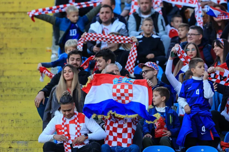 Uzavrela atmosfera na Maksimiru, misteriozne navijačice u fokusu