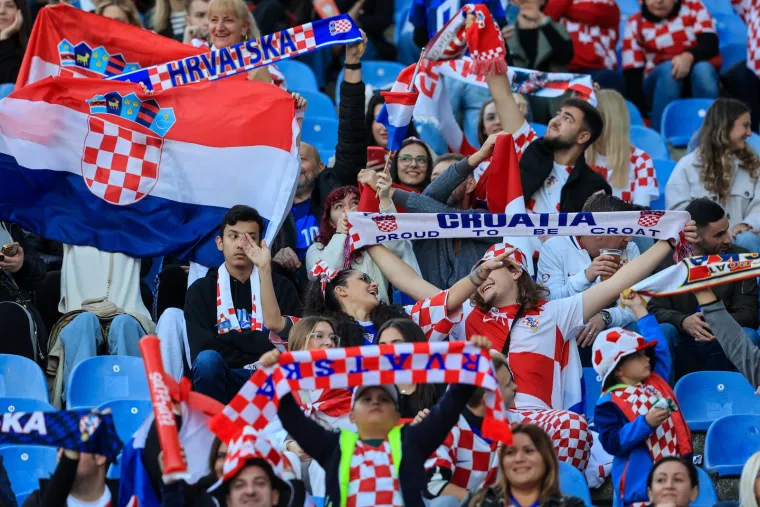 Uzavrela atmosfera na Maksimiru, misteriozne navijačice u fokusu