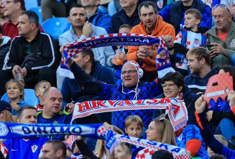 Uzavrela atmosfera na Maksimiru, misteriozne navijačice u fokusu