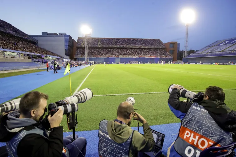 Uzavrela atmosfera na Maksimiru, misteriozne navijačice u fokusu