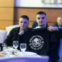Jedan od najupečatljivijih detalja s Plave noći u Mostaru je bila majica s likom neprežaljenog Mislava Vučetića Kureta, ikone Bad Blue Boysa i poznatog borilačkog trenera. Kure je bio jedinstven lik, navijač od glave do pete kojeg su respektirali i cijenili svi - od pripadnika Boysa do navijača rivalskih klubova i utras grupa. 