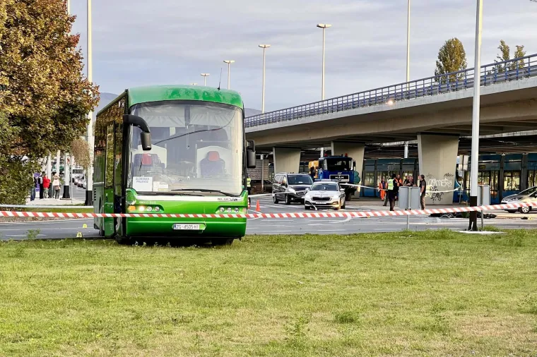 U trenutku nesreće i autobus i tramvaj navodno su bili bez putnika
