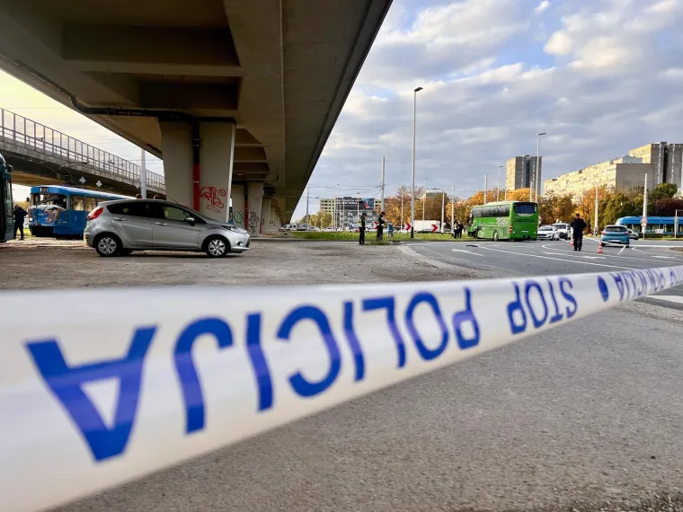 Ovo je mjesto teške nesreće autobusa i tramvaja. Jedna osoba stradala na licu mjesta