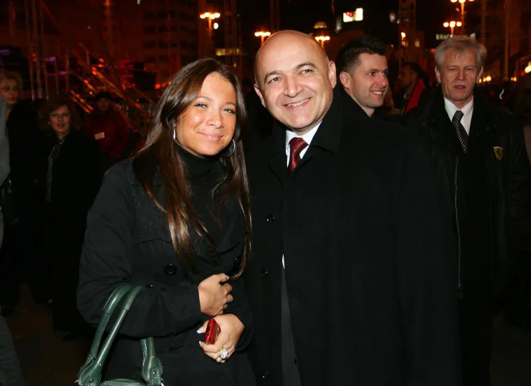 &quot;Moja najbolja prijateljica bila je teško bolesna i trebala je pomoć. Tad sam upoznao to preslatko stvorenje, njezinu kćer Tiju&quot;, rekao je Ljubo za 24 sata i otkrio kako je tada 12-godišnja djevojčica postala dio njegovog života. Iako je ujak djevojčice bio zakonski skrbnik, Tija je odlučila ostati s Ljubom te ju je on udomio. 