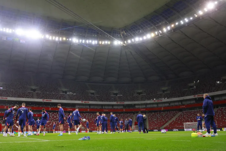 &quot;Vatreni&quot; su trenirali na Kazimierz Gorski Nacionalnom stadionu na kojem će sutra s početkom u 20.45 sati igrati utakmica.

S kapacitetom od 58.580 sjedećih mjesta i pomičnim krovom, Nacionalni stadion je najveća nogometna arena u Poljskoj. Njegova izgradnja započela je 2008. godine, a dovršena je u studenom 2011.